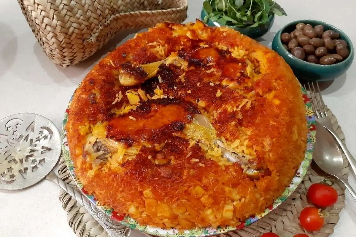دمی گوجه با تهانداز مرغ زعفرانی، یک غذای با شخصیت و خاص!