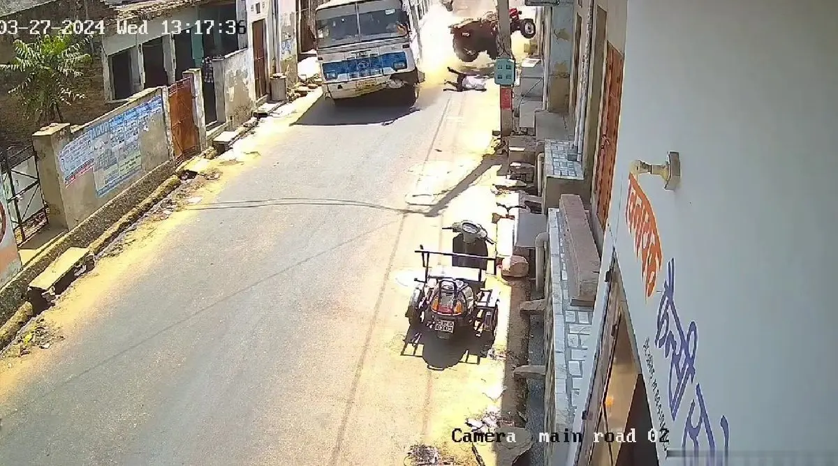 (ویدئو) تصادف شدید اتوبوس مسافربری با یک تراکتور