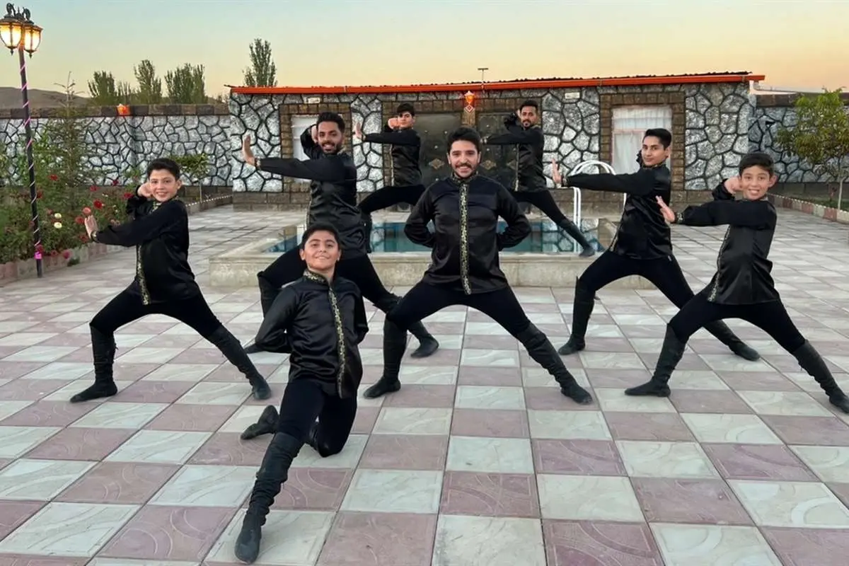 رقص آذربایجانی نه تنها رفتار خلاف عفت نیست که از آداب فرح‌بخش جامعه است