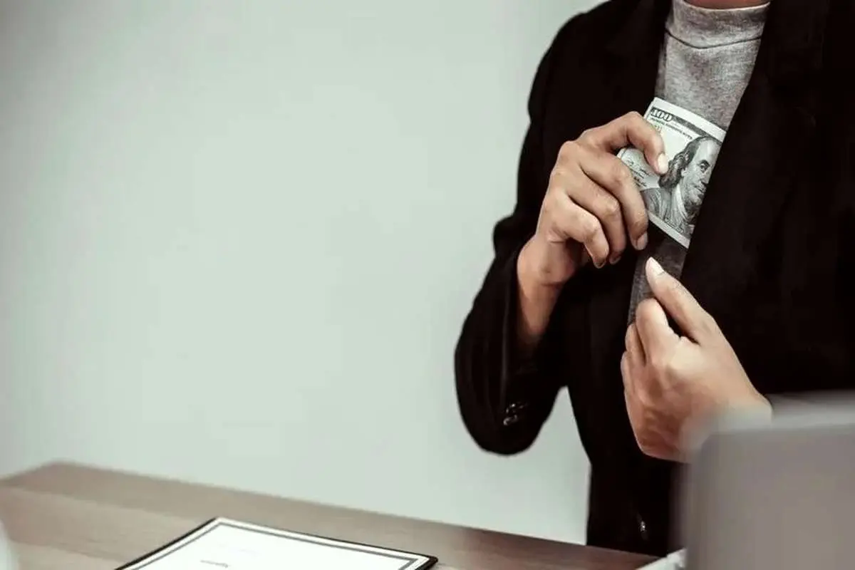 نقش همسر آرش اشتری در اختلاس ۲ میلیون دلاری چیست؟