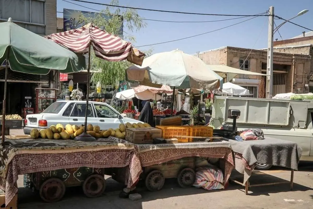 (ویدیو) درگیری و کتک کاری شدید نیرو‌های سد معبر با دستفروشان