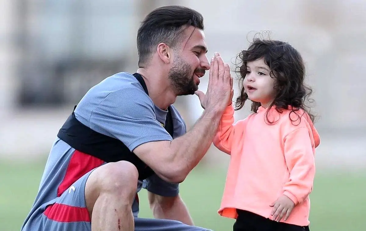 (عکس) شیطنت‌های دختر سروش رفیعی در تمرین پرسپولیس