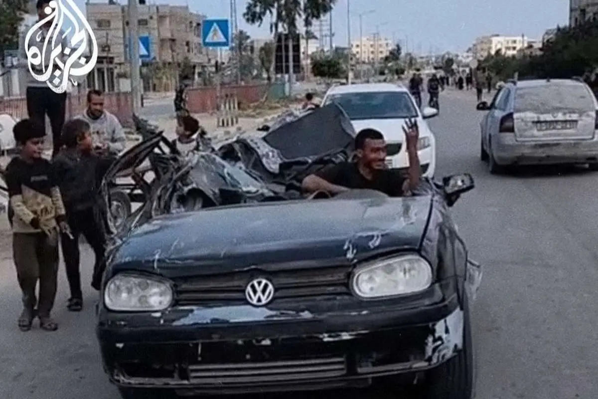 (ویدئو) تردد یک فلسطینی با خودروی منهدم شده!