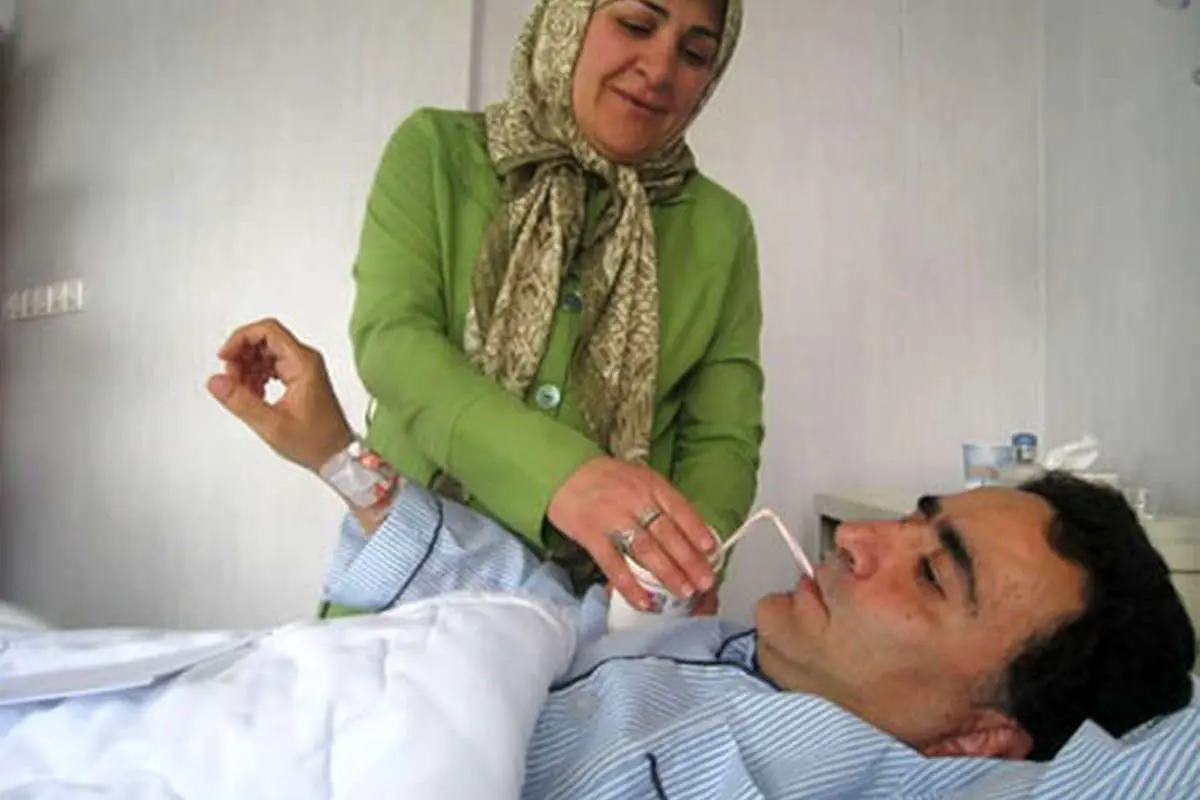 عکس> عیادت اصلاح طلبان از تاج زاده
