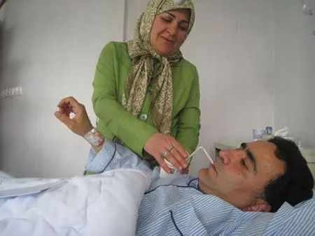 عکس> عیادت اصلاح طلبان از تاج زاده
