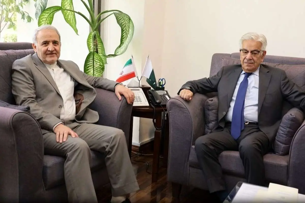 تاکید وزیر دفاع پاکستان بر تقویت همکاری‌های امنیتی و ضدتروریسم با ایران