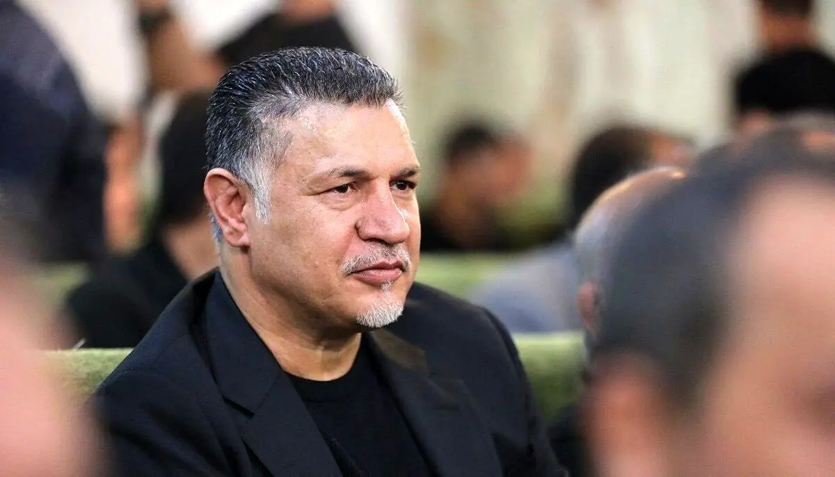 (عکس) دیدار علی دایی با دختر توان‌یاب هوادار پرسپولیس