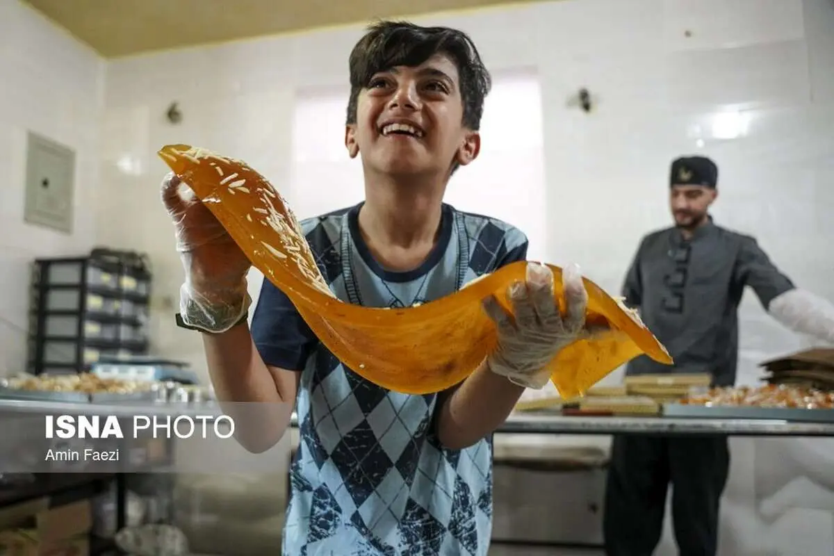 (تصاویر) کارگاه پخت مسقطی لاری