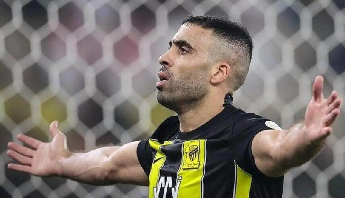 (ویدئو) ستاره الاتحاد از تماشاگر عصبانی شلاق خورد