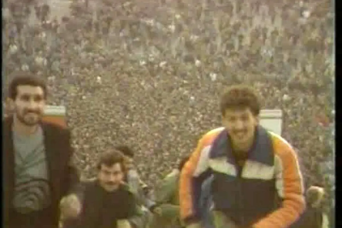 (عکس) قرعه کشی جنجالی بلیط ژاپن در سال ۷۰