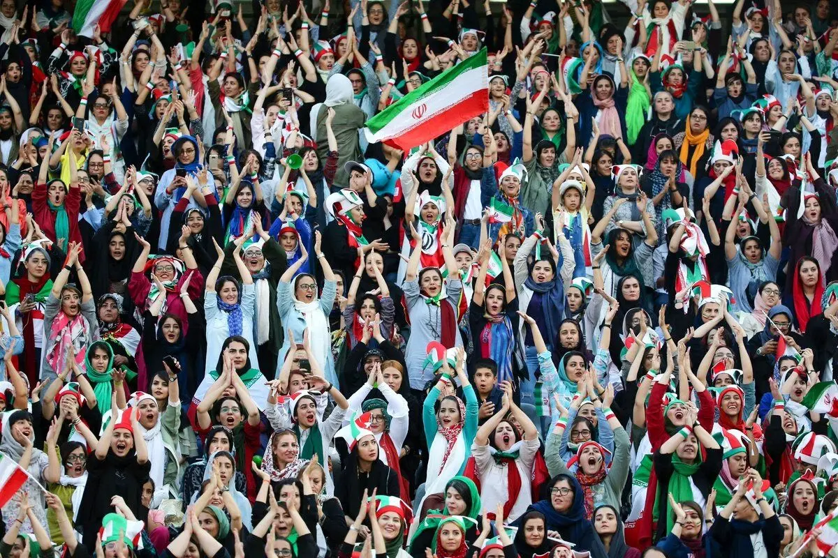 مهدی تاج: تماشاگران زن رعایت کنند