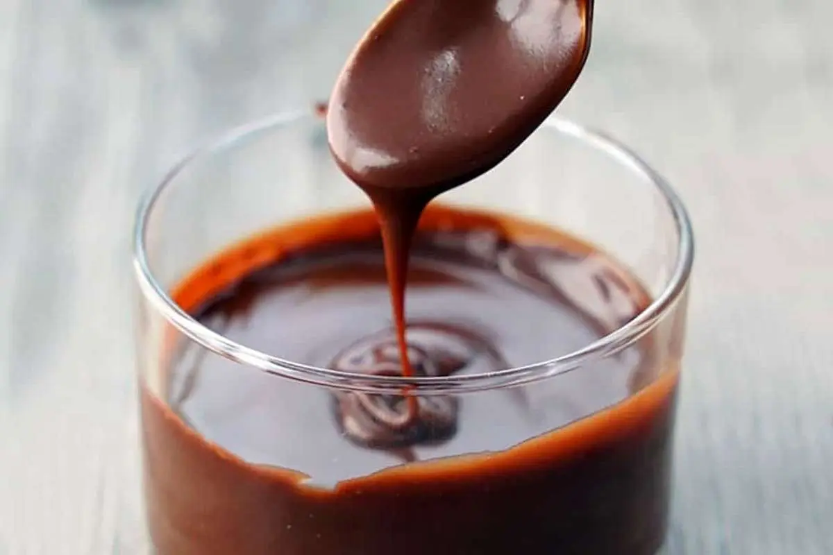 طرز تهیه کرم شکلاتی مخصوص فیلینگ انواع کیک و دسر