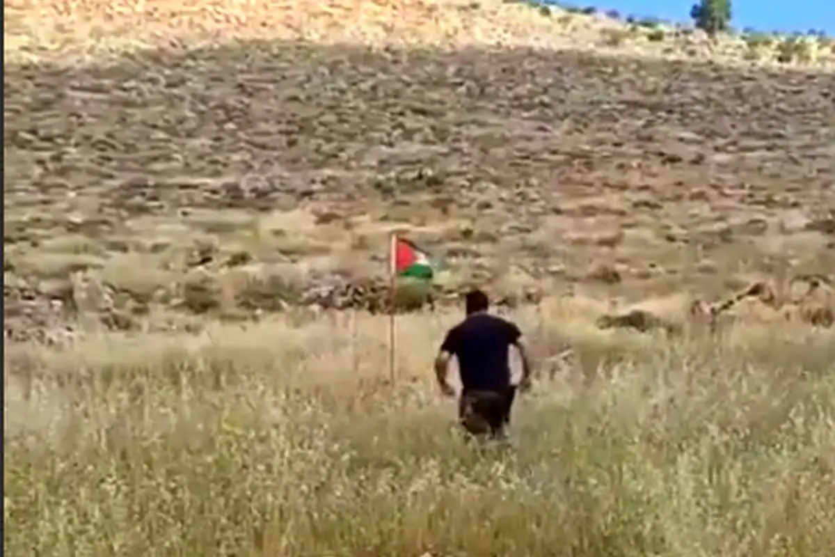 (ویدیو) لحظه انفجار بمب کارگذاشته شده در کنار پرچم فلسطین