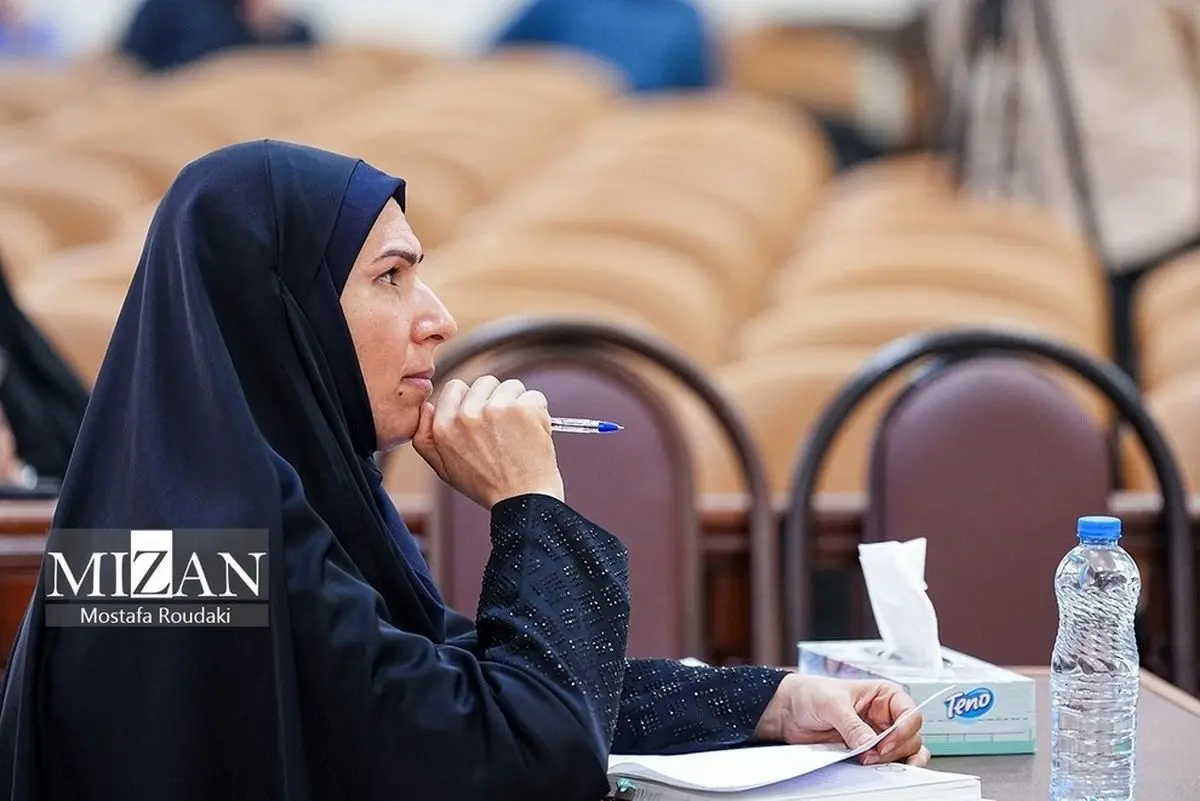 تصاویری از وکیل تتلو در دادگاه
