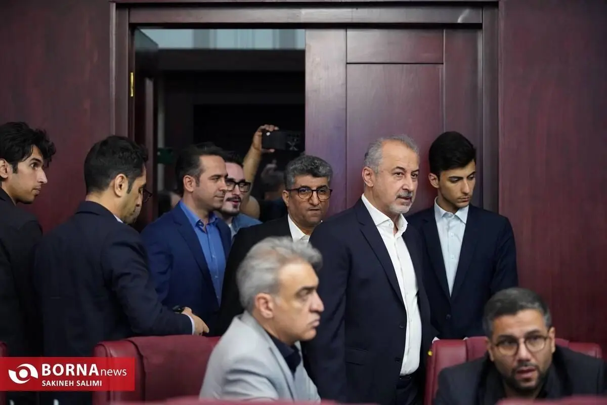 (تصاویر) آیین واگذاری استقلال و پرسپولیس به بخش خصوصی