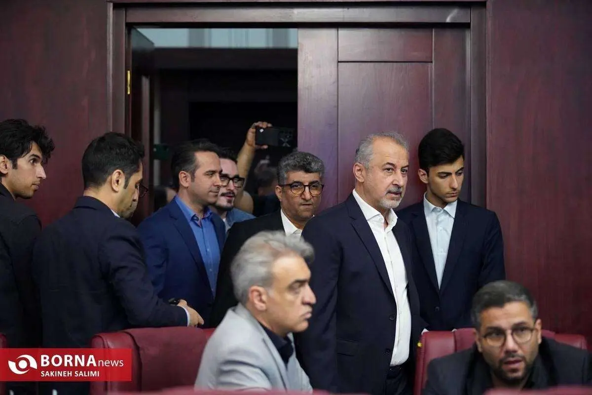 (تصاویر) آیین واگذاری استقلال و پرسپولیس به بخش خصوصی