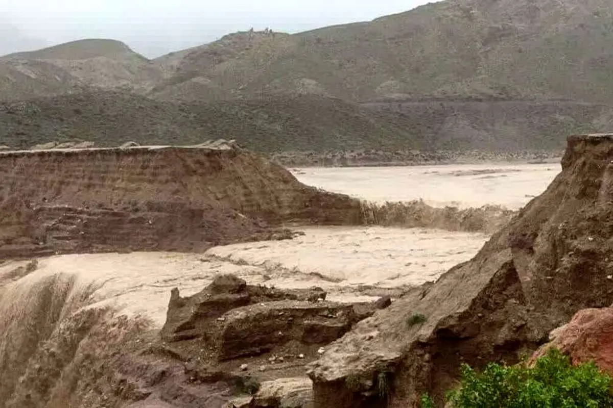 (ویدیو) ۲ بند خاکی شکسته شد؛ اسکان اضطراری روستاییان زیرکوه