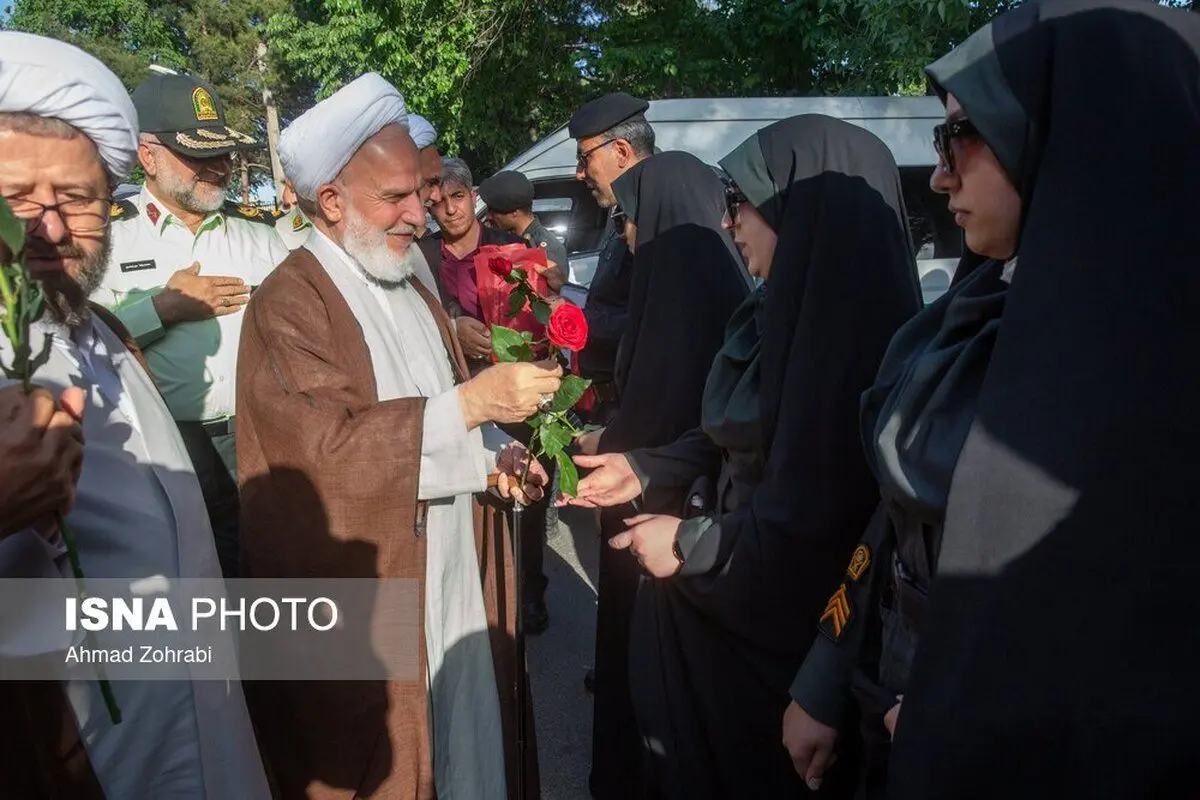 (تصاویر) تقدیر رییس دفتر مقام معظم رهبری در قم از مجریان طرح نور فراجا