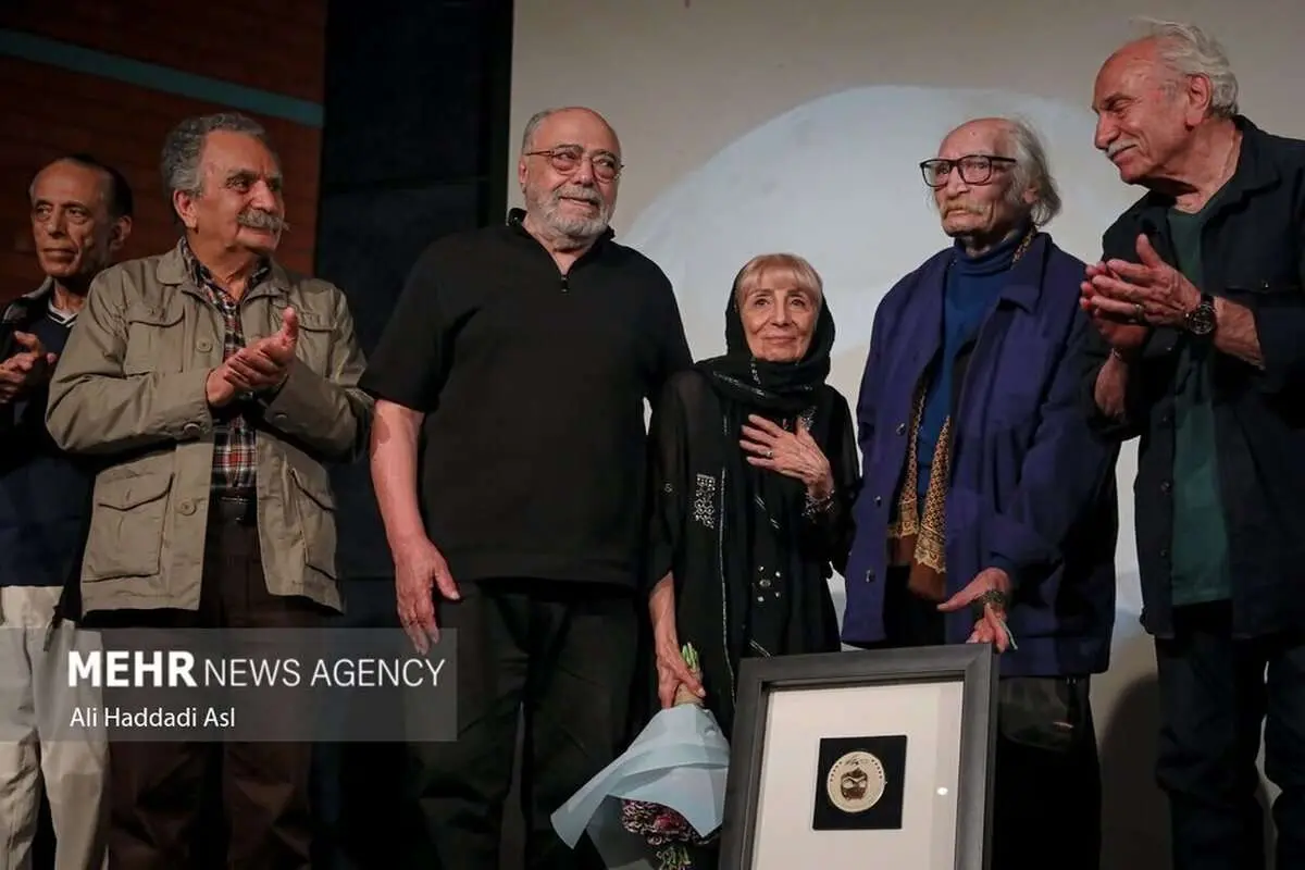 (عکس) شبی که اکبر زنجانپور گریست