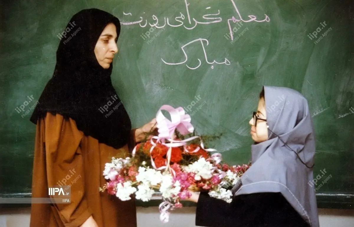 (تصاویر) جشن روز معلم در سال ۱۳۷۵