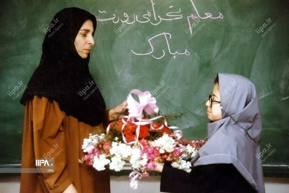 (تصاویر) جشن روز معلم در سال ۱۳۷۵