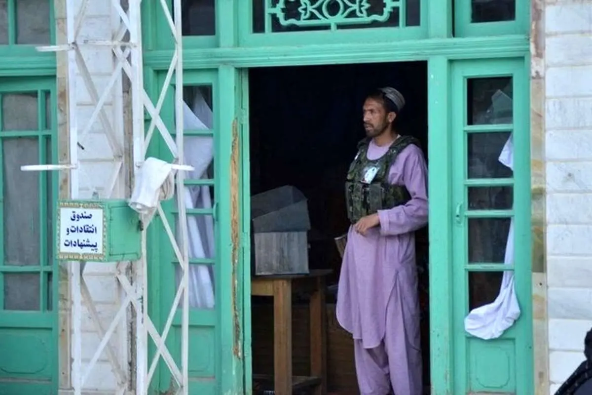 (ویدئو) به خاک و خون کشیدن نمازگزاران شیعه در حکومت طالبان