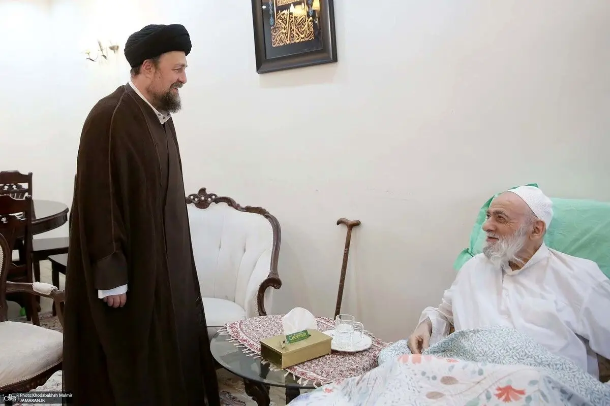 (تصاویر) عیادت سید حسن خمینی از یک مرجع تقلید