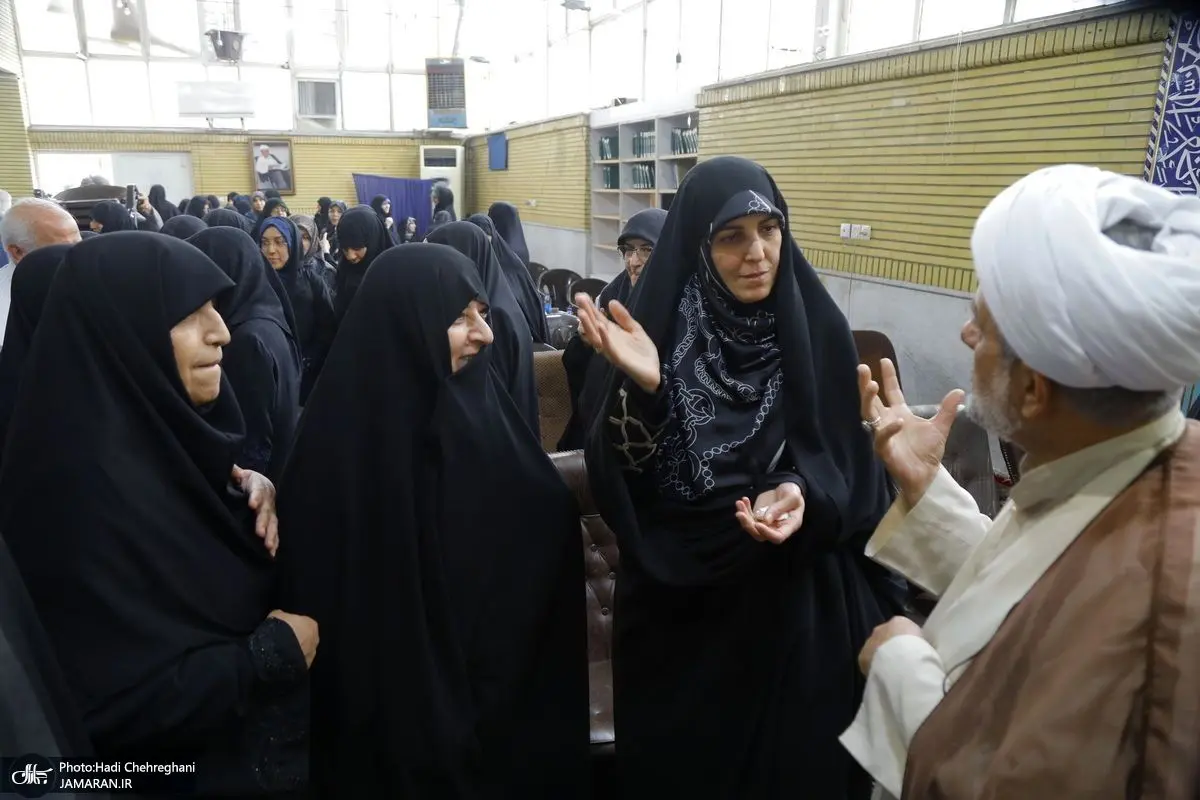 (تصاویر) بزرگداشت مرحومه زهرا شجاعی در بیت آیت‌الله صانعی