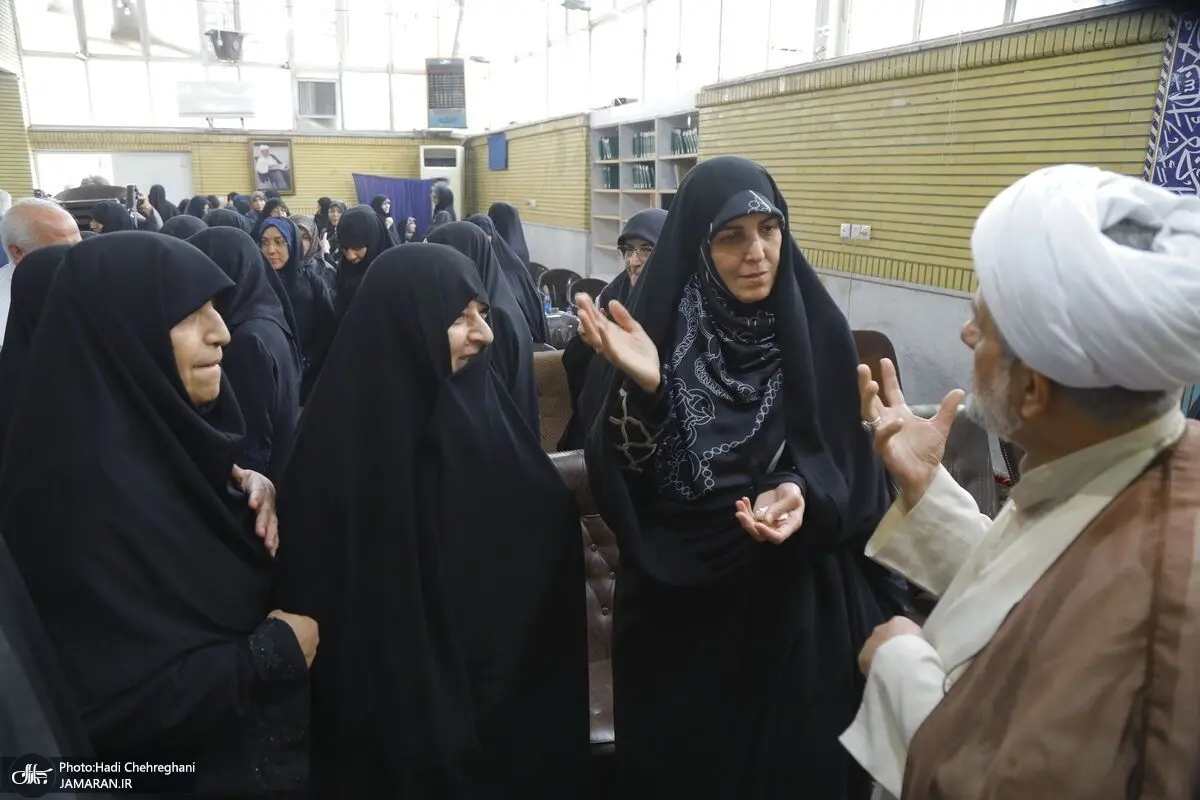 (تصاویر) بزرگداشت مرحومه زهرا شجاعی در بیت آیت‌الله صانعی