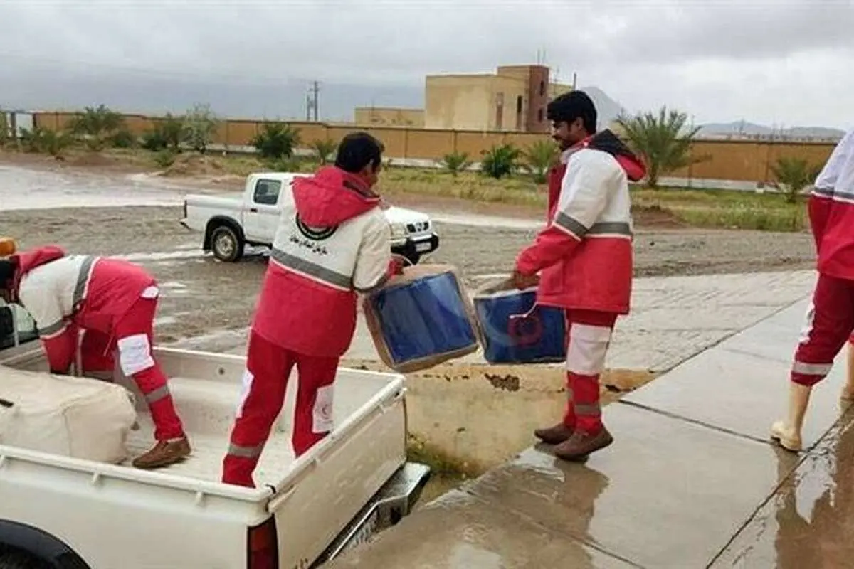 سیل و کولاک در ١٣ استان