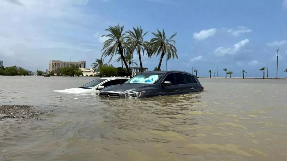 (ویدئو) دبی همچنان غرق در آب