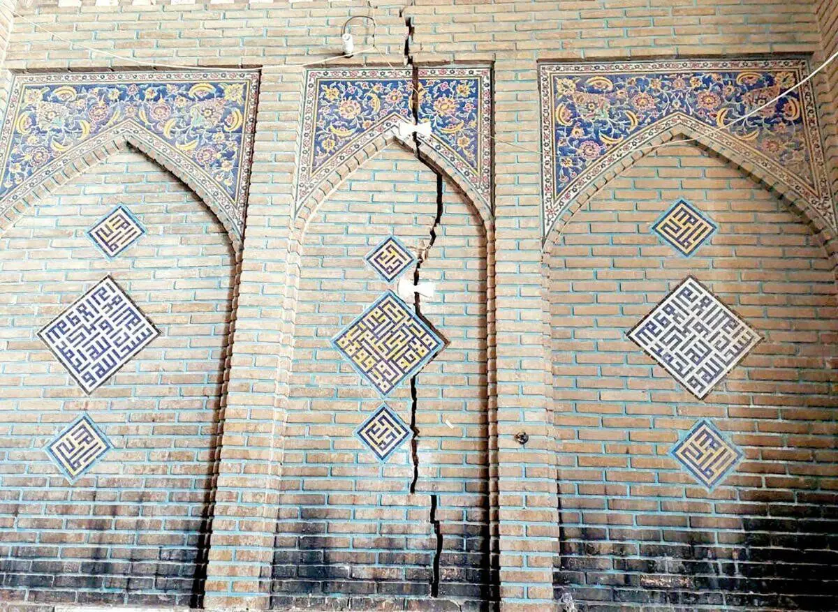آژیر قرمز در اصفهان / فرونشست به آثار باستانی هم رسید