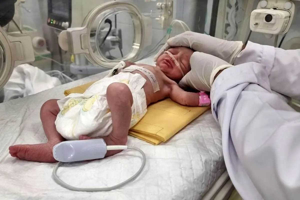 (ویدئو) نوزاد فلسطینی متولد شده از مادر جانباخته درگذشت