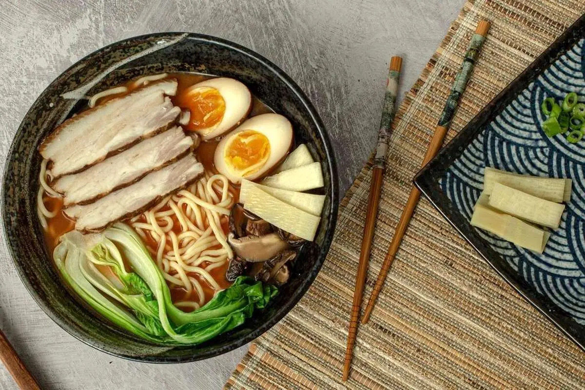 (ویدیو) پخت محبوب‌ترین رامن گوشت و نودل در خیابان‌های ژاپن