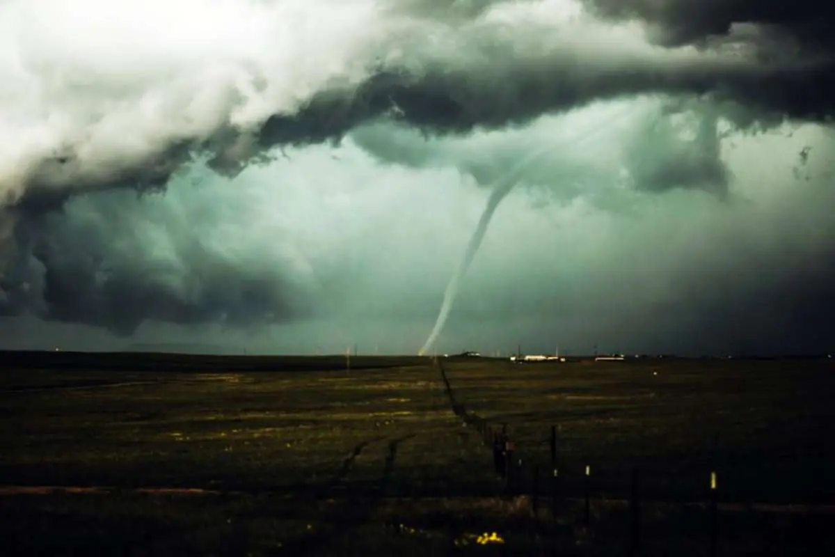 (ویدیو) فیلم آخر الزمانی از گردباد مرگبار در چین