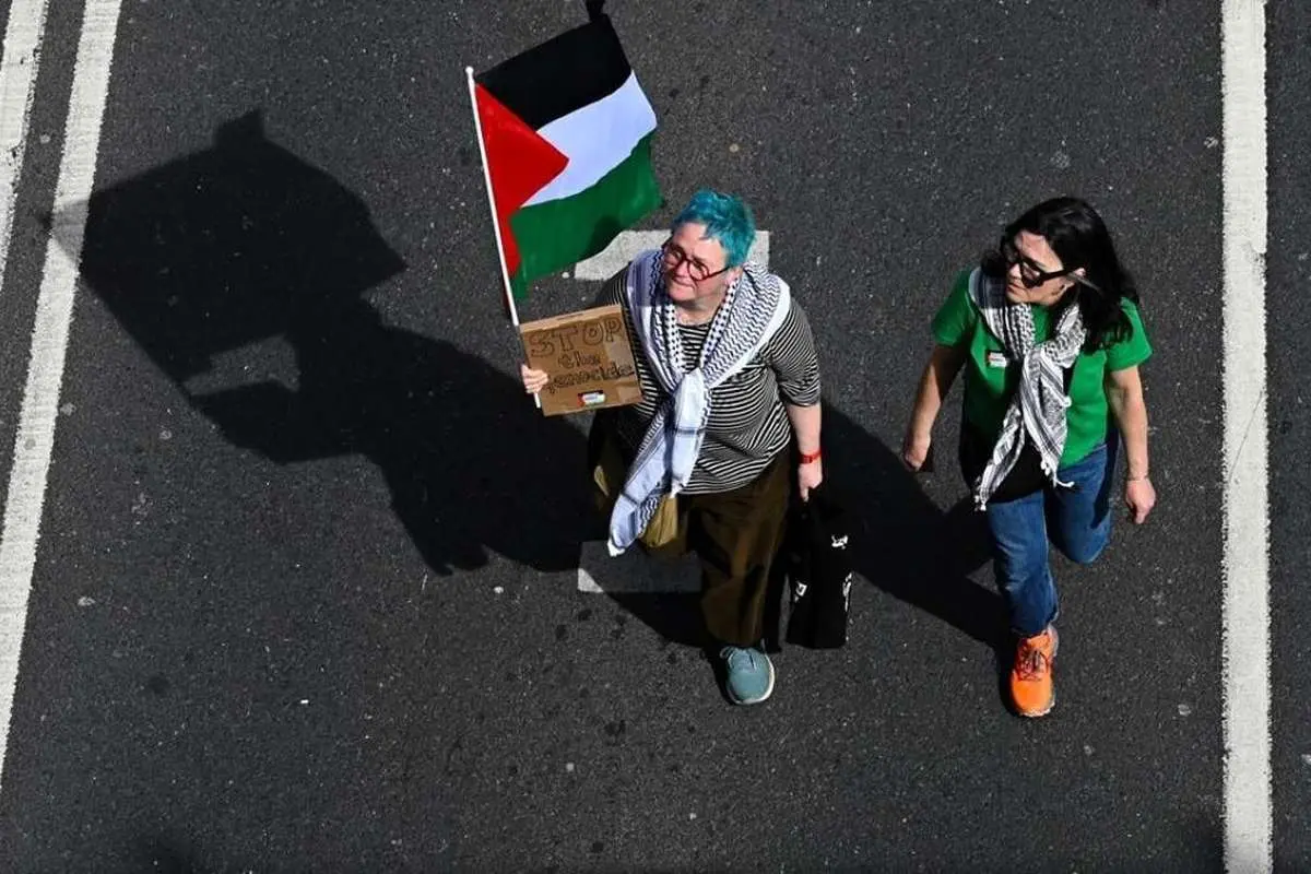 (تصاویر) هزاران نفر در انگلیس برای فلسطین راهپیمایی کردند