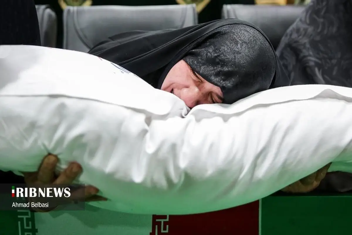 (تصاویر) وداع با پیکر معلم شهید پس از ۳۹ سال