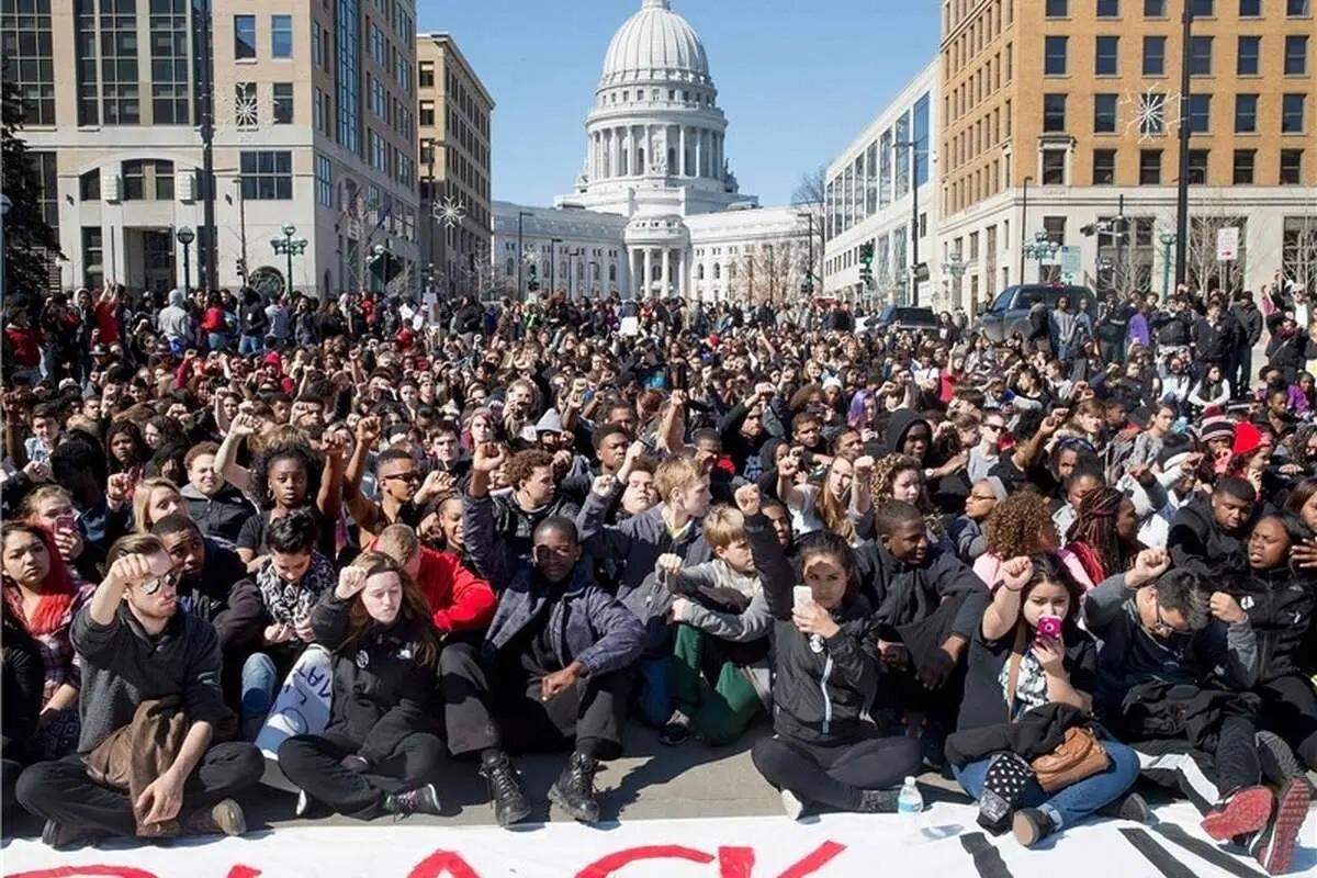 (ویدیو) مجری صداوسیما خطاب به رئیس جمهور آمریکا: دانشجو‌ها را نزنید آقای بایدن!