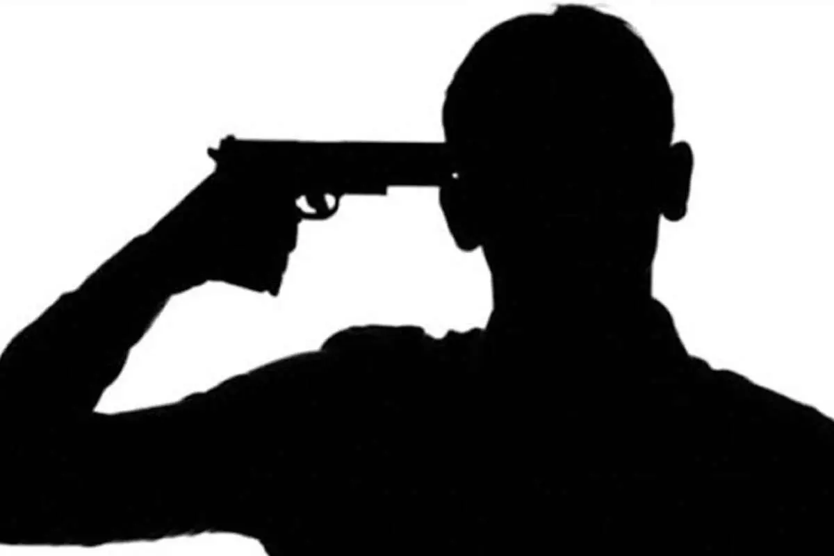 (ویدئو) لحظه تکان‌دهنده خودکشی یک زن در سالن تیراندازی