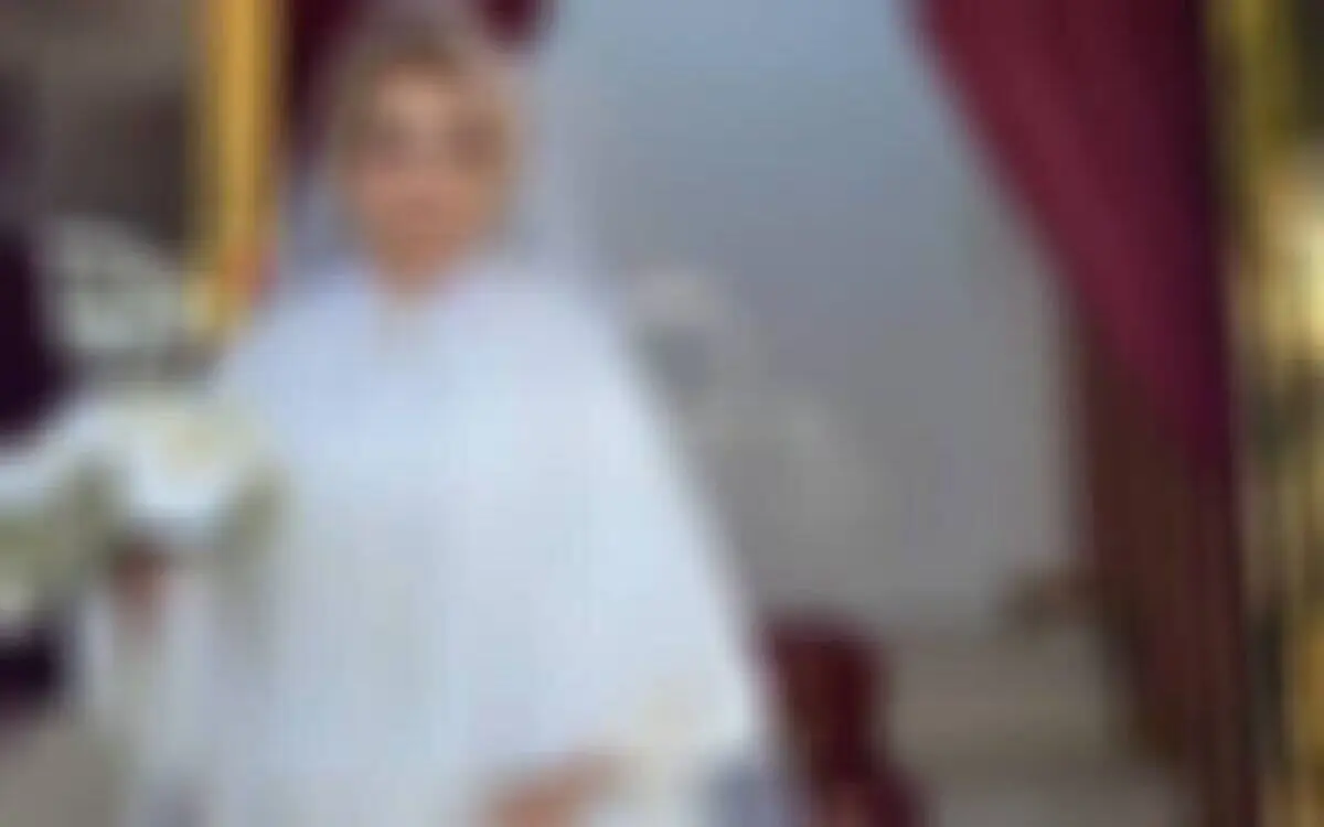 چرا تبلیغات اینستاگرام به عروس ۱۴ ساله کشیده شده است؟