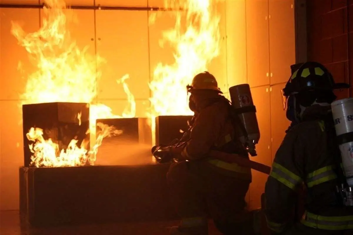 (ویدیو) آتش‌سوزی در خیابان لاله‌زار تهران