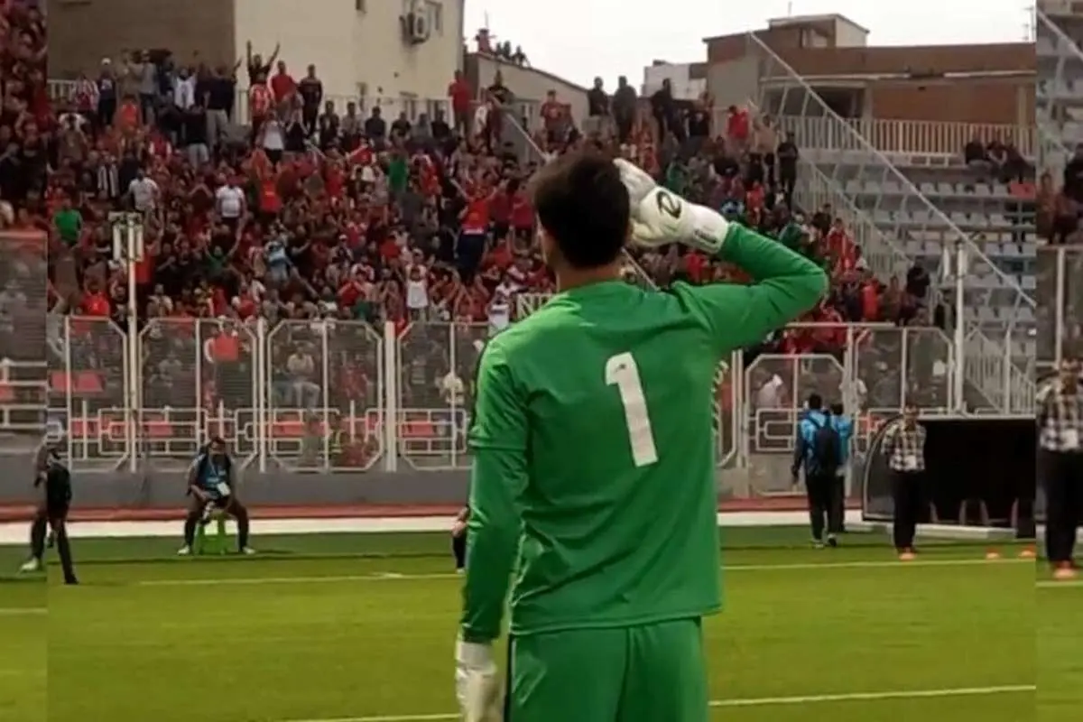 (ویدیو) احترام نظامی بیرانوند به هواداران پرسپولیس