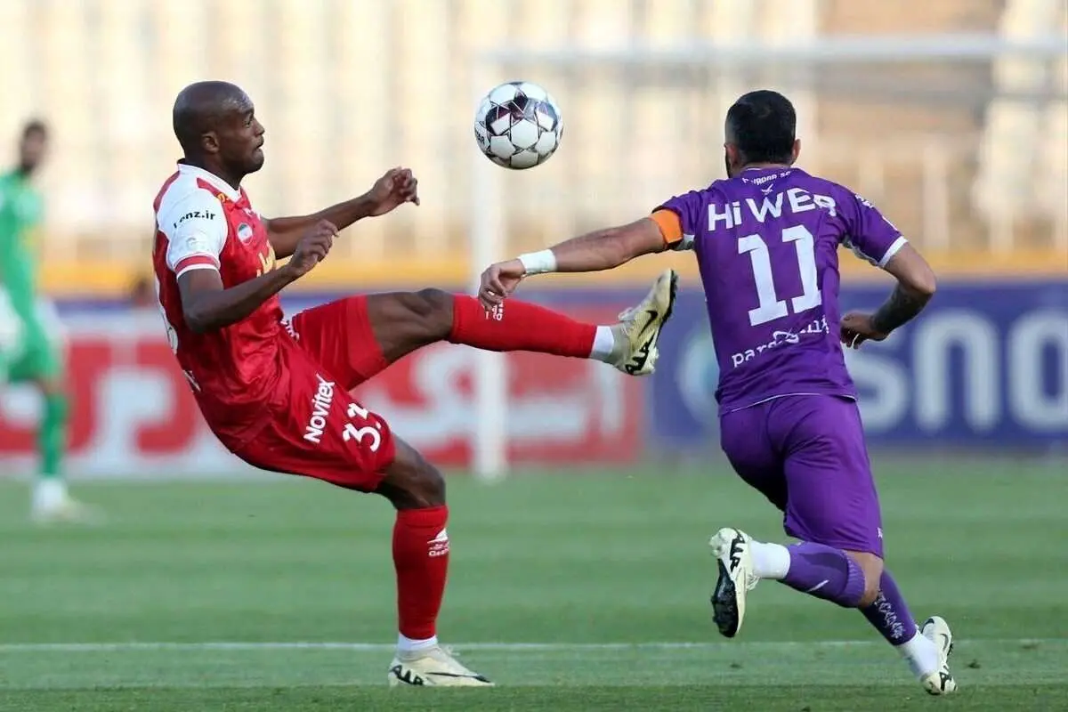 پرسپولیس بدون هوادار، هودار را برد و صدرنشین شد