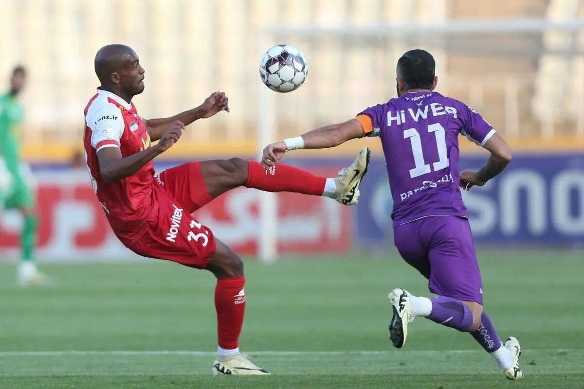 پرسپولیس بدون هوادار، هودار را برد و صدرنشین شد