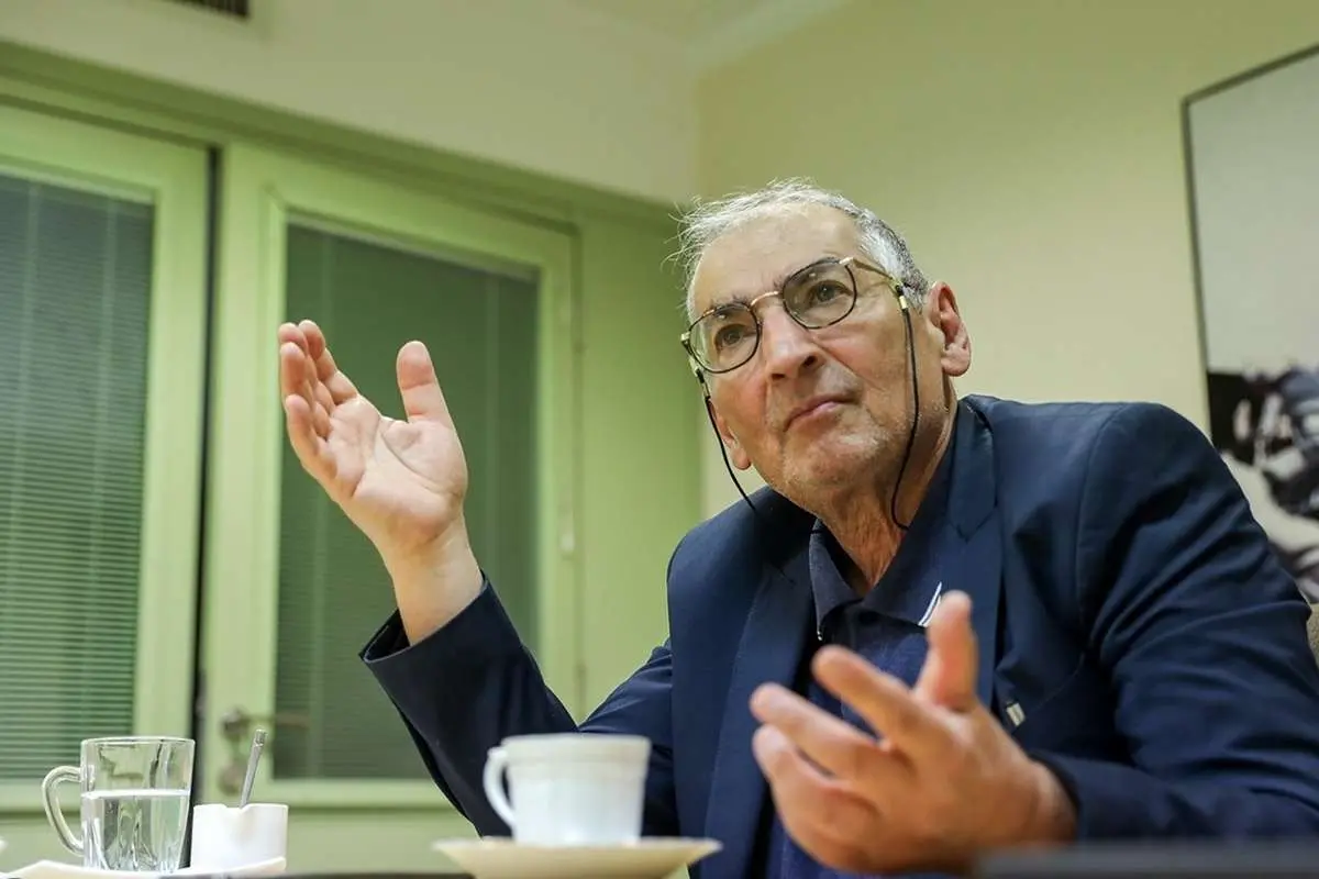 تکذیب «بازداشت زیباکلام در راه نمایشگاه کتاب»