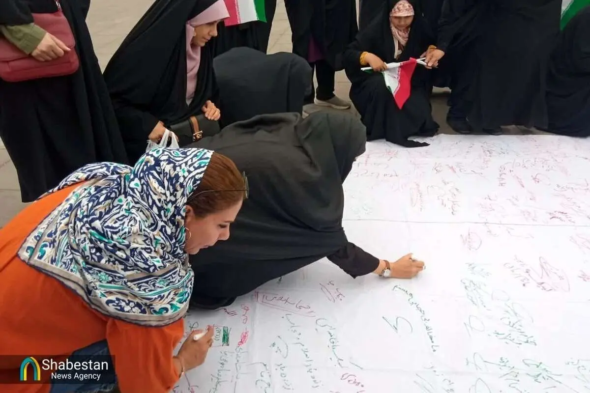 (تصاویر) امضای مردم گیلان پای طومار حمایت از طرح نور