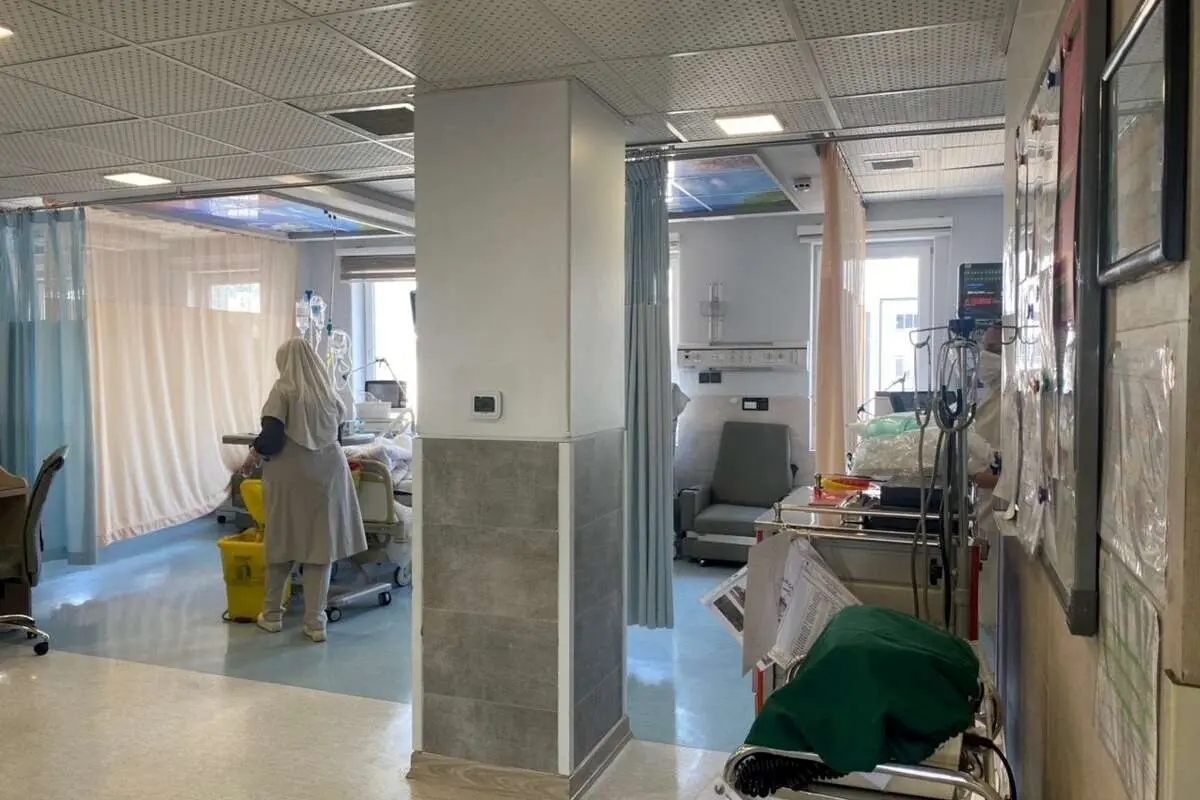 (ویدئو) حمله اراذل و اوباش قمه‌کش به اورژانس بیمارستان در لرستان؛ ۲۵ اردیبهشت