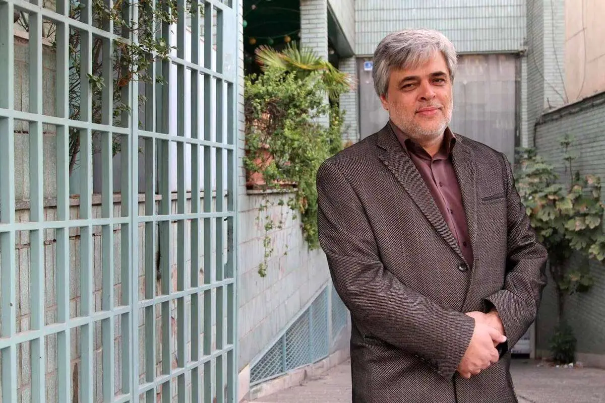 محمد مهاجری: دولت آشغالها را زیر فرش پنهان میکند
