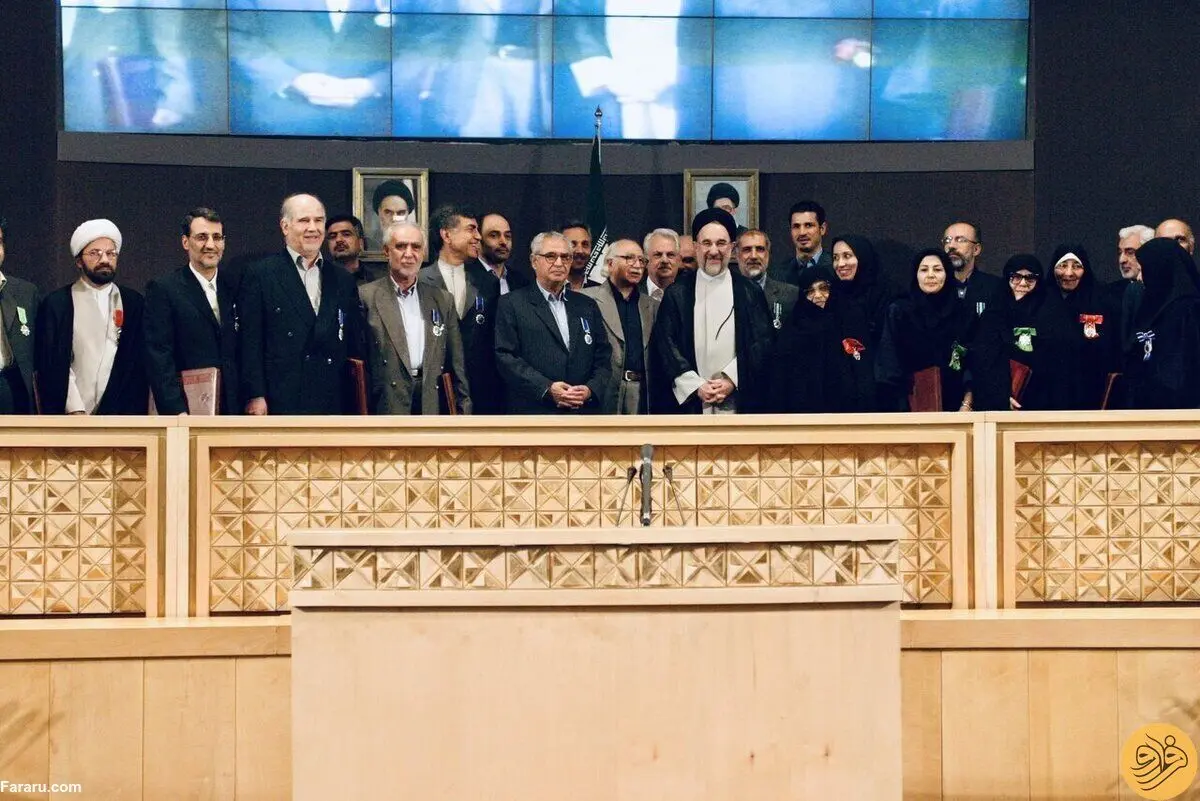 (عکس) خاتمی مدال لیاقت علی دایی را اهدا کرد