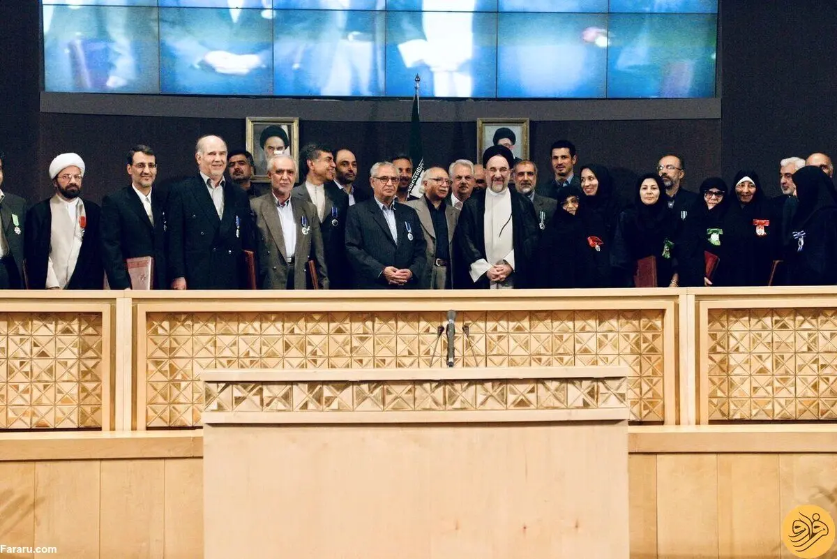 (عکس) خاتمی مدال لیاقت علی دایی را اهدا کرد